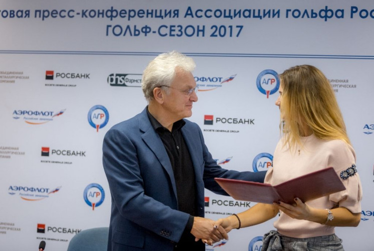 hristenko_vruchaet_grant_anohinoy.jpg